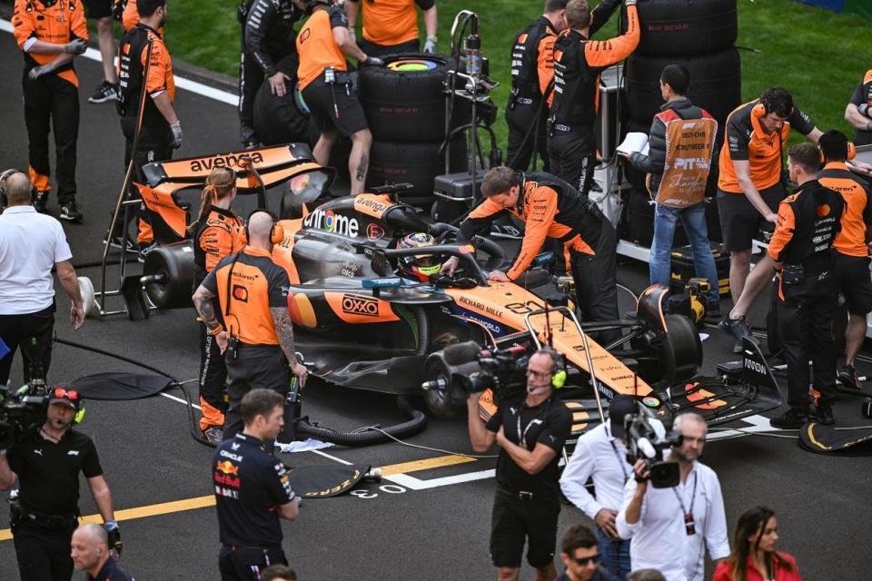 红牛车队鏖战迈凯伦，汉密尔顿统治全场