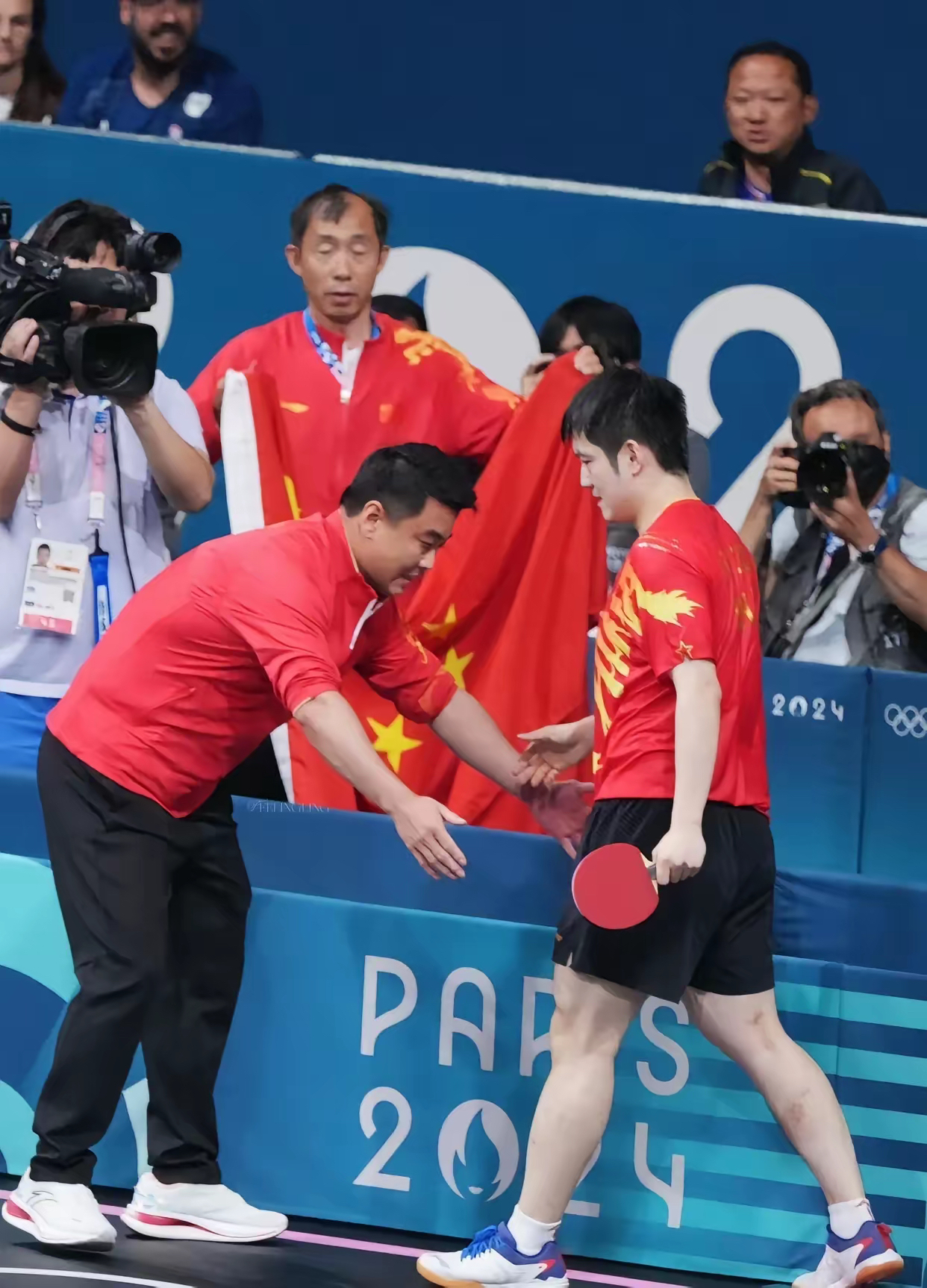 中国队险胜法国队,王皓刷新纪录 中国队险胜法国队,王皓刷新纪录