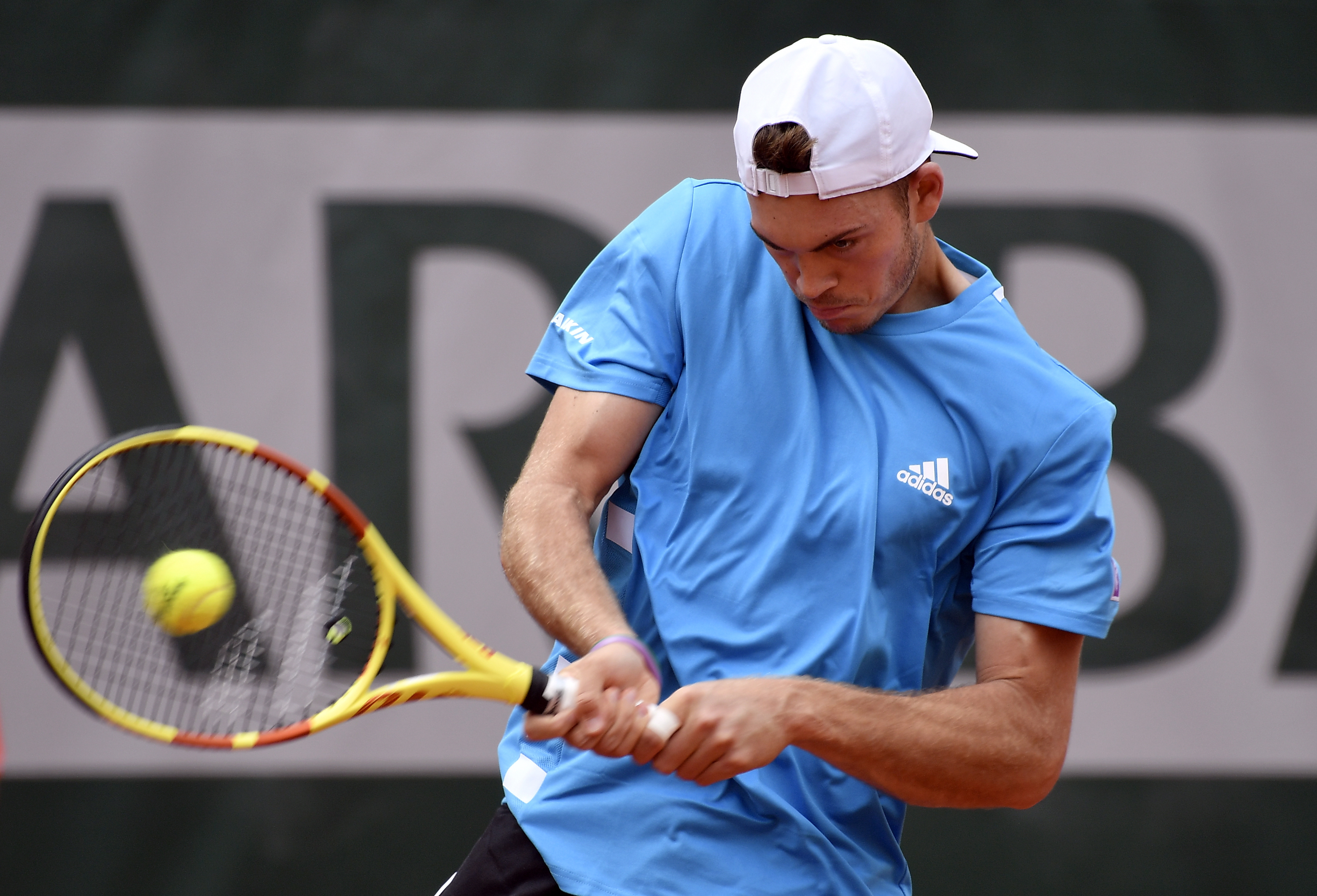 联合杯轻取法网，西西帕斯点燃赛场