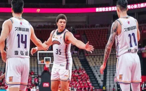 勇士力克广州队，王哲林带队取胜