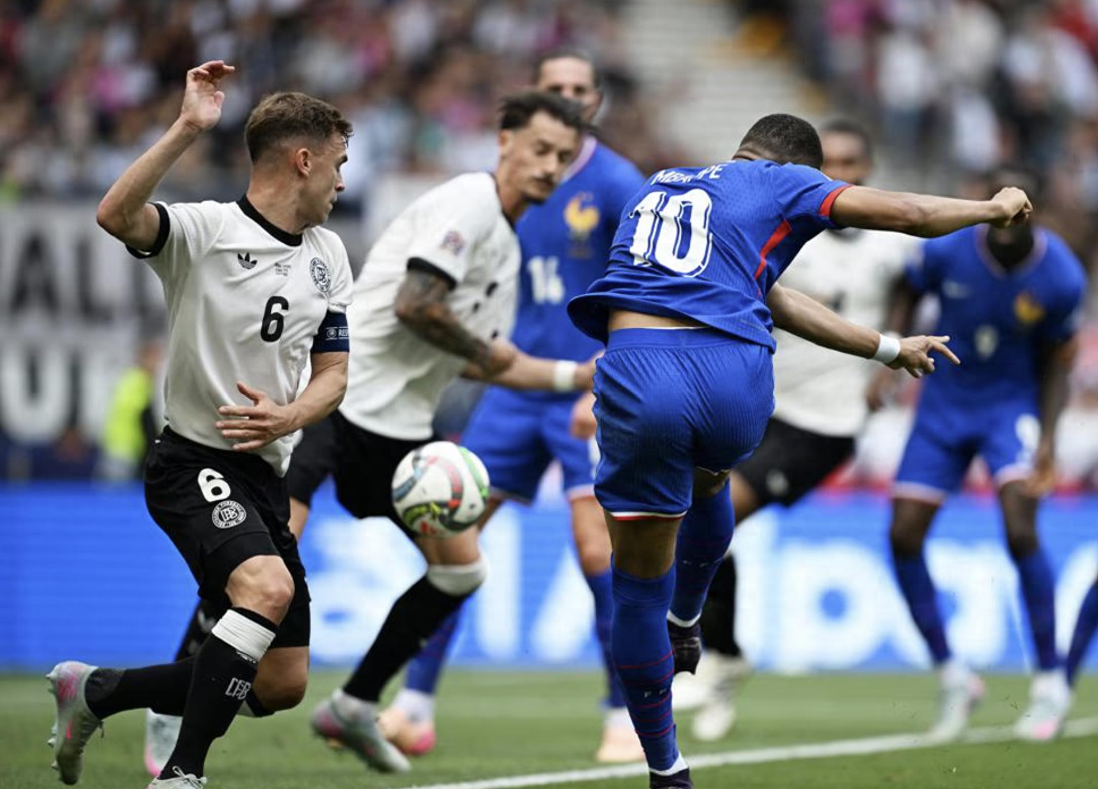 巴黎碾压AC米兰，乔瓦尼·雷纳一己之力扛起全队