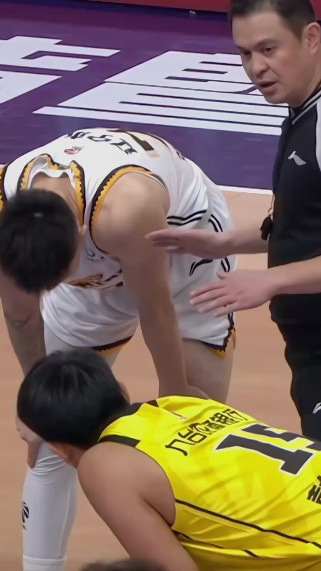 天津队轻取广东队,张镇麟点燃赛场 天津队轻取广东队,张镇麟点燃赛场