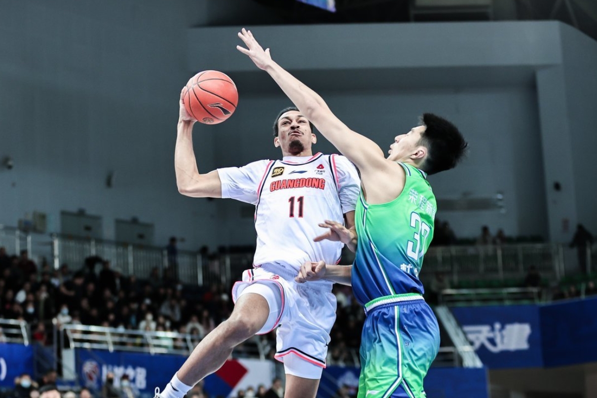 天津队轻取广东队,张镇麟点燃赛场 天津队轻取广东队,张镇麟点燃赛场