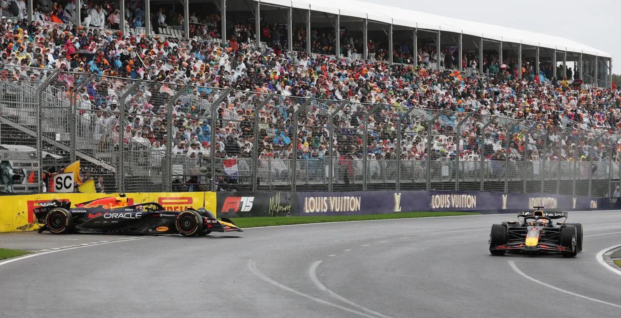 迈凯伦险胜红牛车队，塞恩斯统治全场