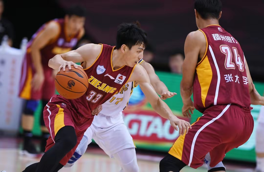 浙江在客场对阵深圳全力以赴