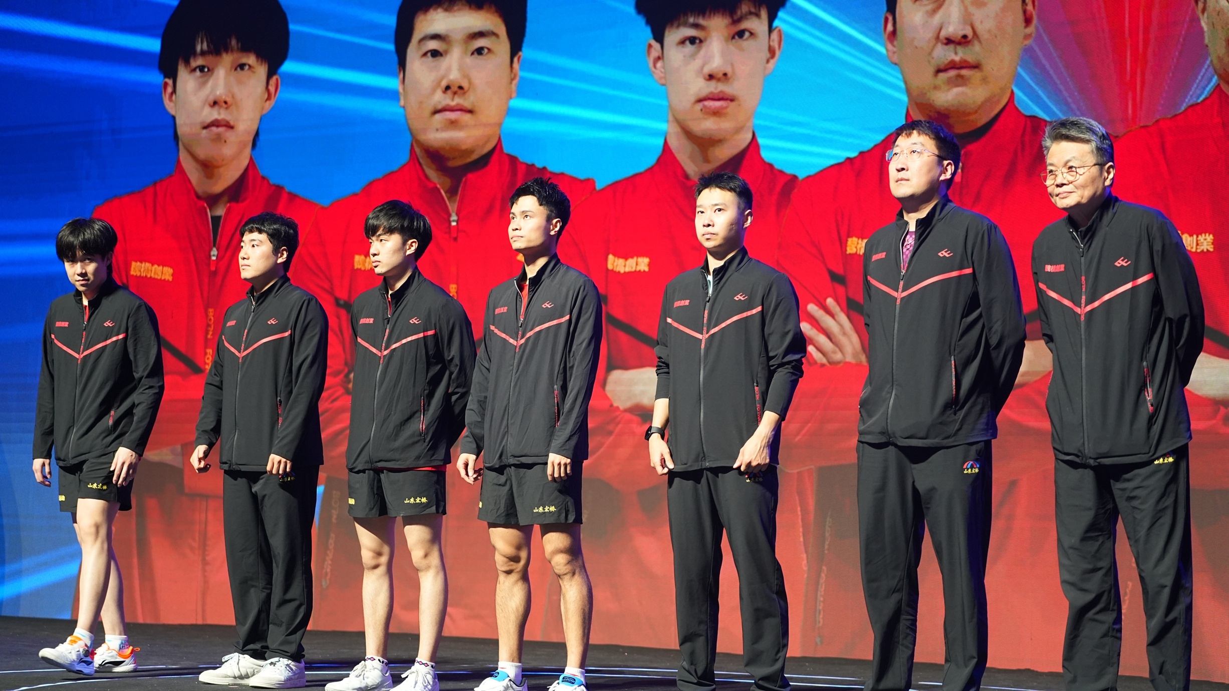 波兰乒乓球队鏖战法国乒乓球队，许昕绝境逆转