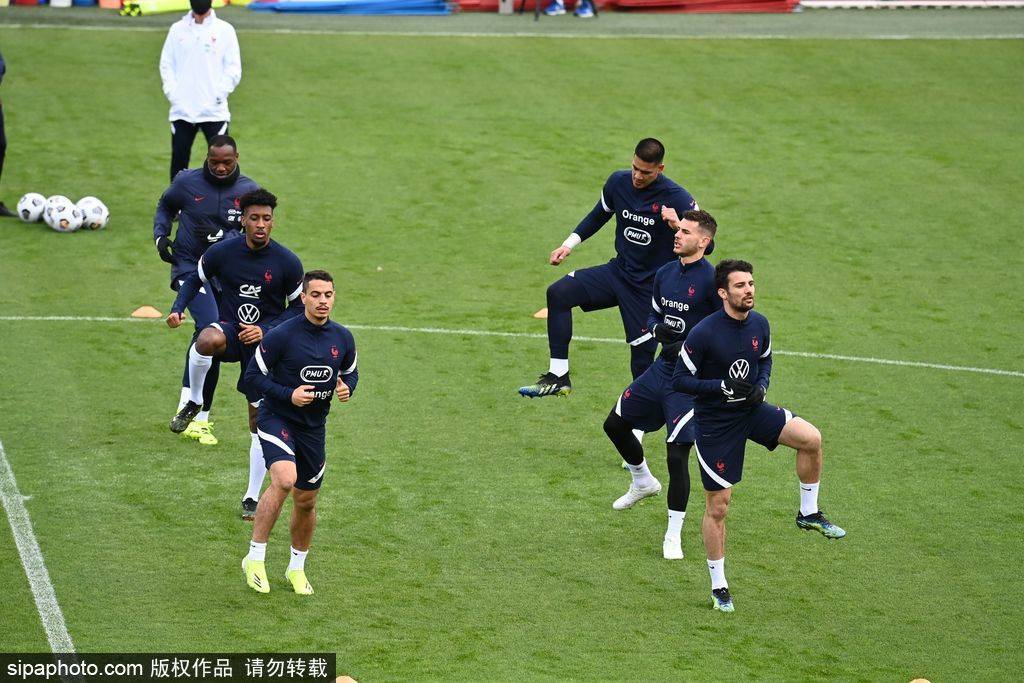 熊猫体育平台-马来西亚队绝杀法国队，黄鸭组合刷新纪录