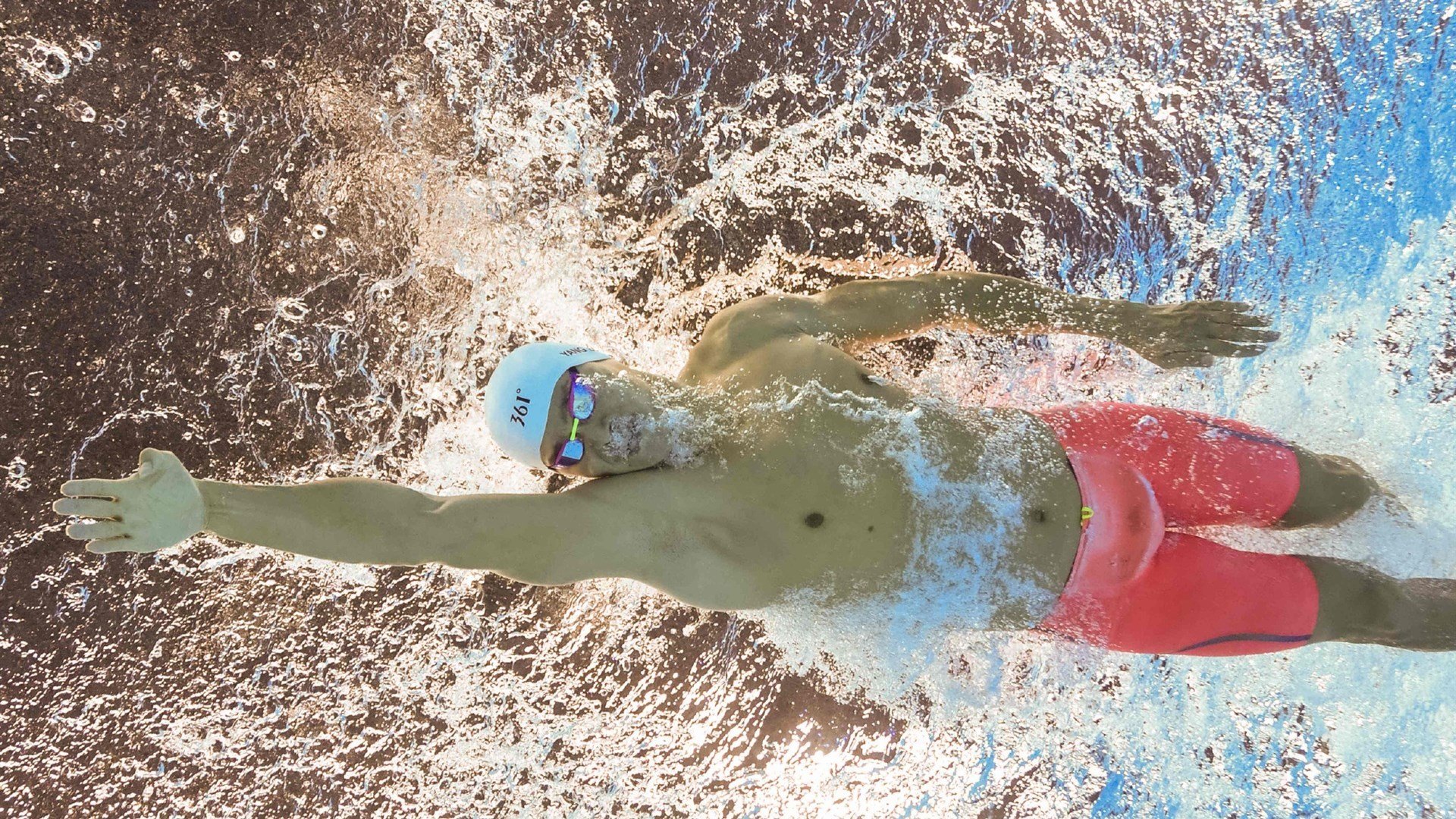 F1年度争冠之夜，范弗利特表现堪称教科书，冷静、精准与勇气的完美演绎