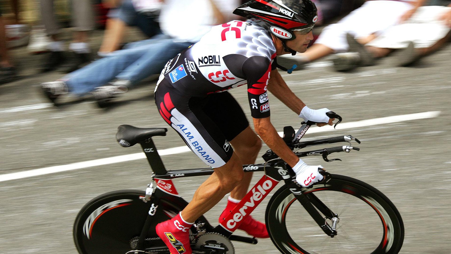 红牛二队横扫法拉利，佩雷兹刷新纪录，一场颠覆F1格局的胜利