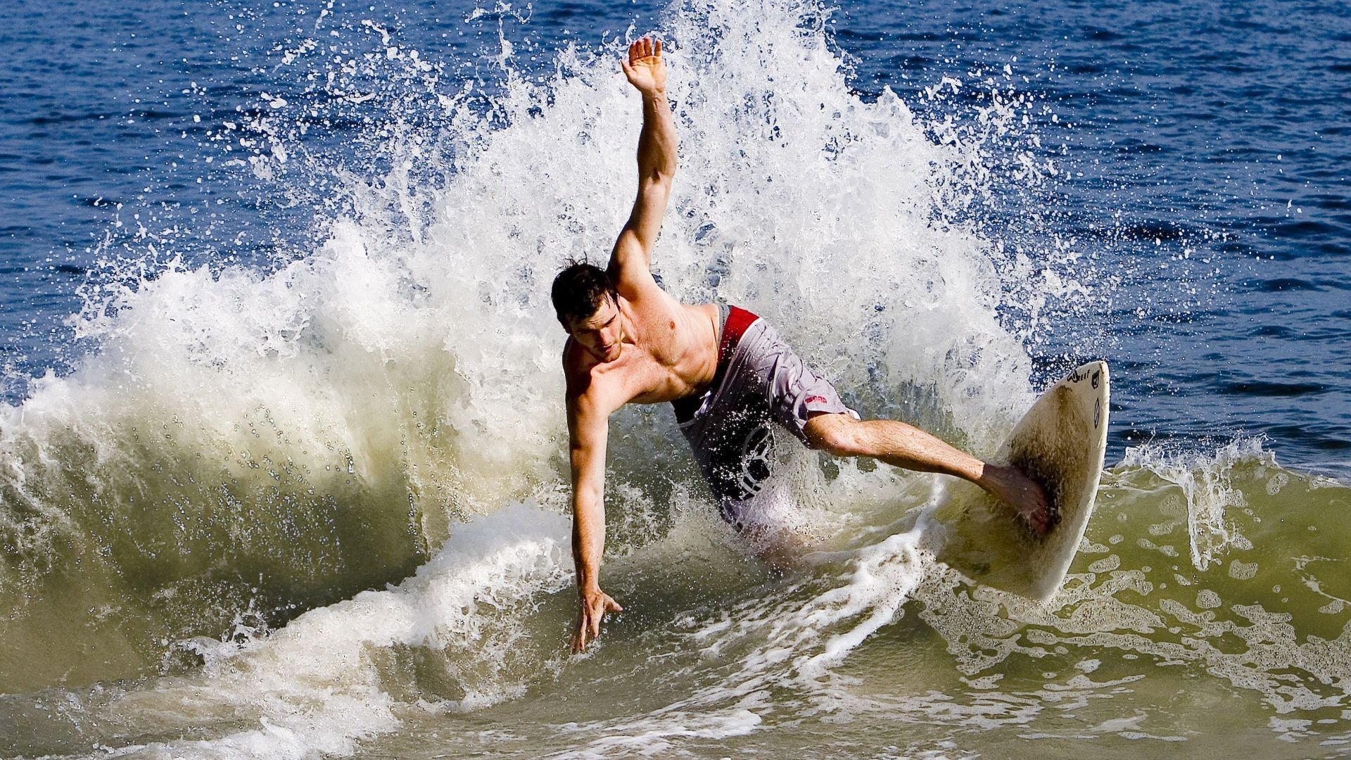 黄蜂蛰醒天山雪，当伦纳德的唯一性撕裂新疆铁壁
